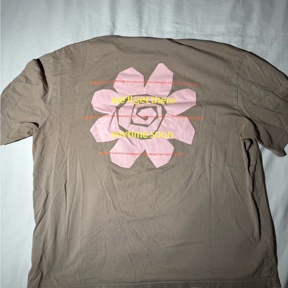 H&M tan graphic tee size large - Picture 5 of 6